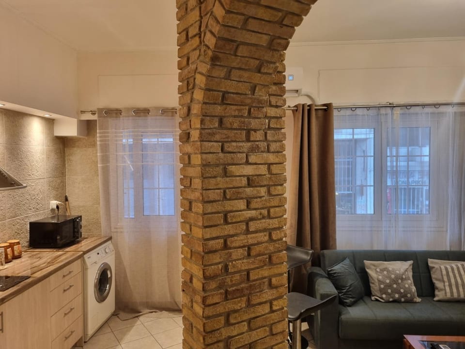 JOHN BEAUTY 50m2, METRO and ACROPOLIS 5' Apartment in Athens