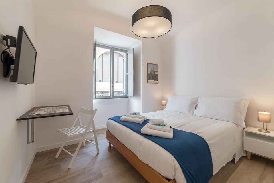 TV and multimedia, Photo of the whole room, Bedroom