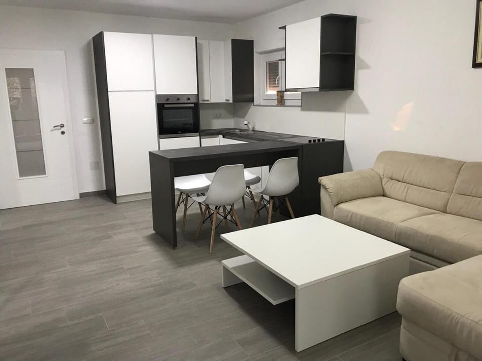 Kitchen or kitchenette, Living room