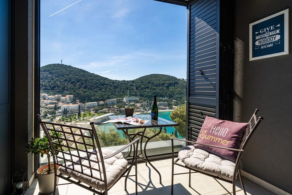 View (from property/room), Balcony/Terrace, Seating area