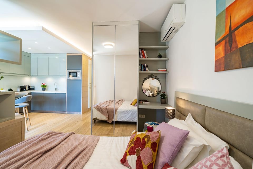 Bed, Bedroom, air conditioner