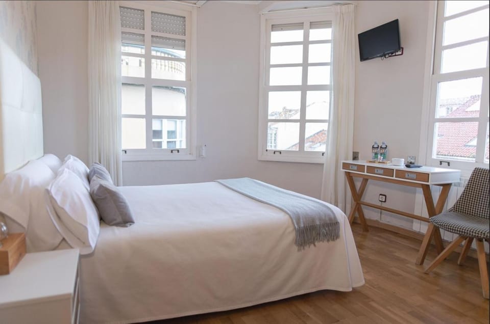 Hostal Zahara Bed and Breakfast in Ferrol