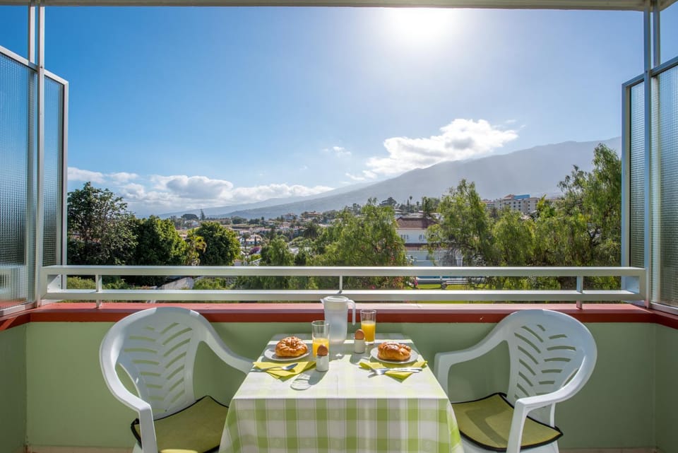 Balcony/Terrace, Mountain view