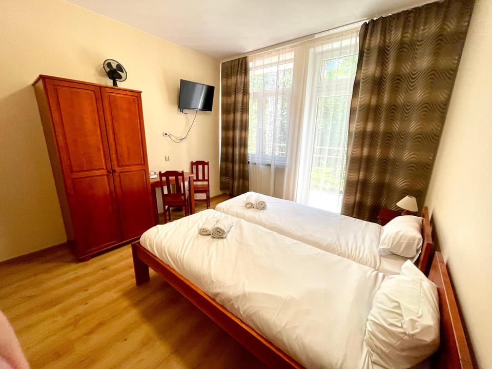 Bed, Photo of the whole room, wardrobe