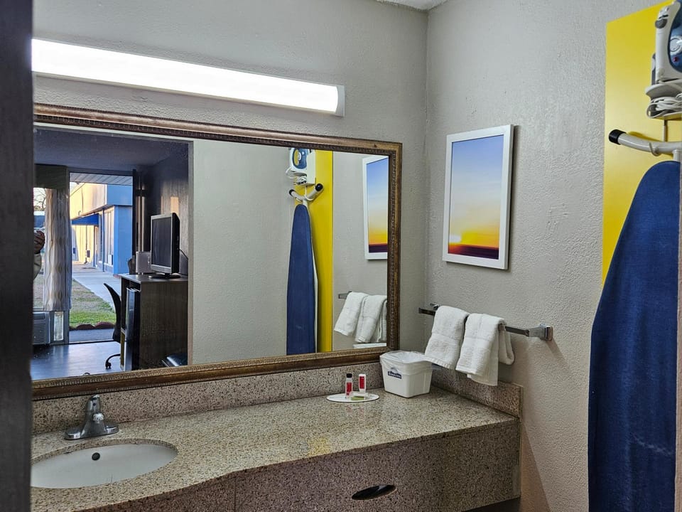 Days Inn by Wyndham Washington Motel in Washington