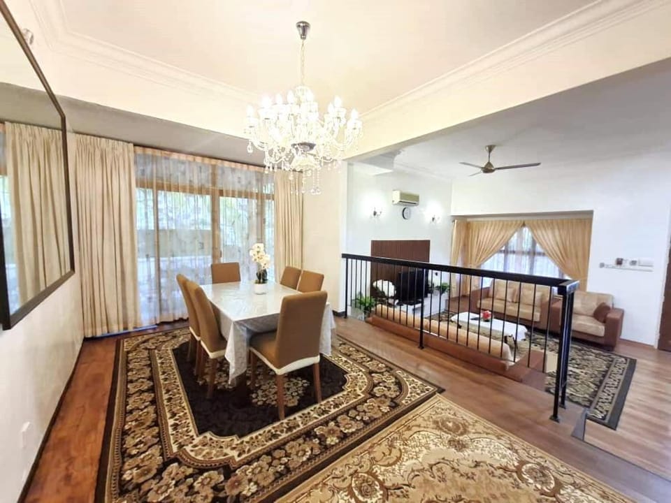 Living room, Photo of the whole room, Seating area, Dining area