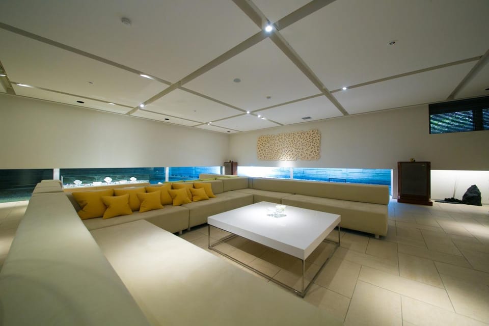 Communal lounge/ TV room