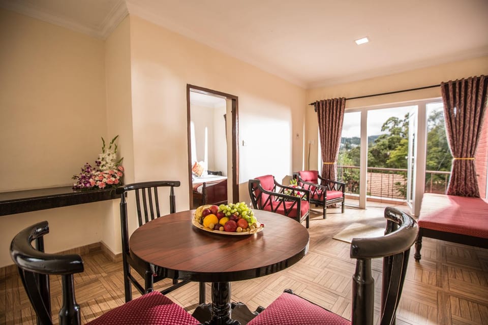 Hotel Lakeview Resort in Ooty