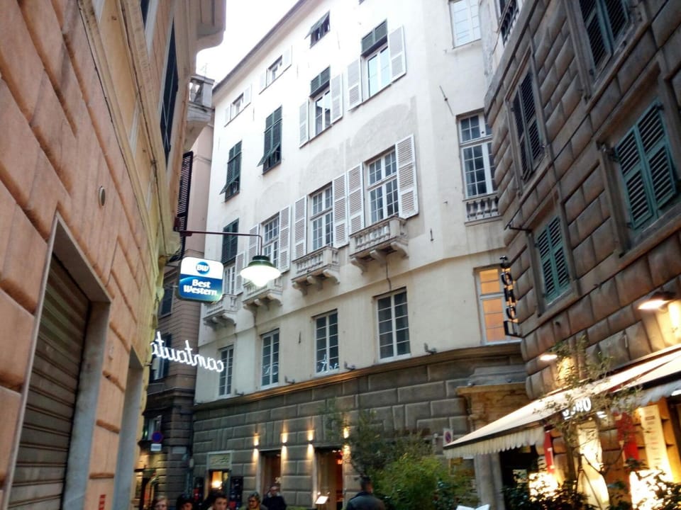 Facade/entrance