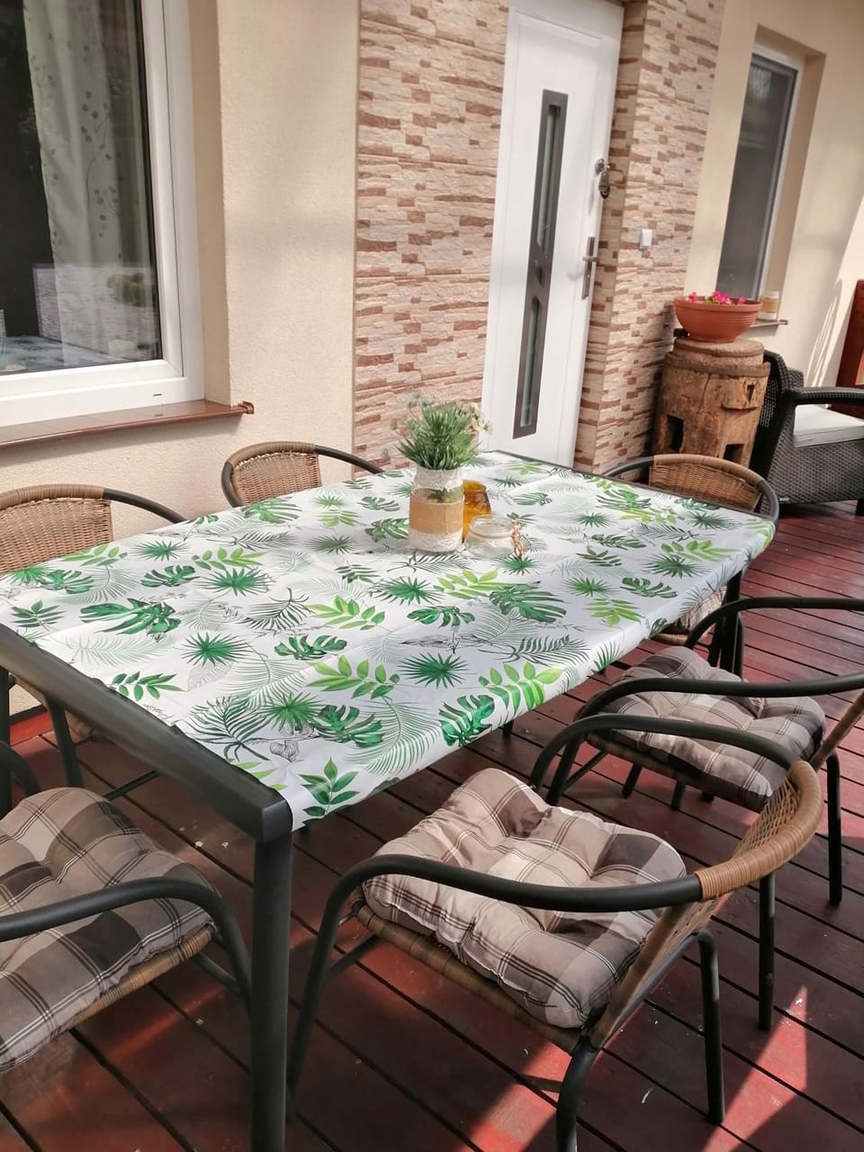 Patio, Dining area