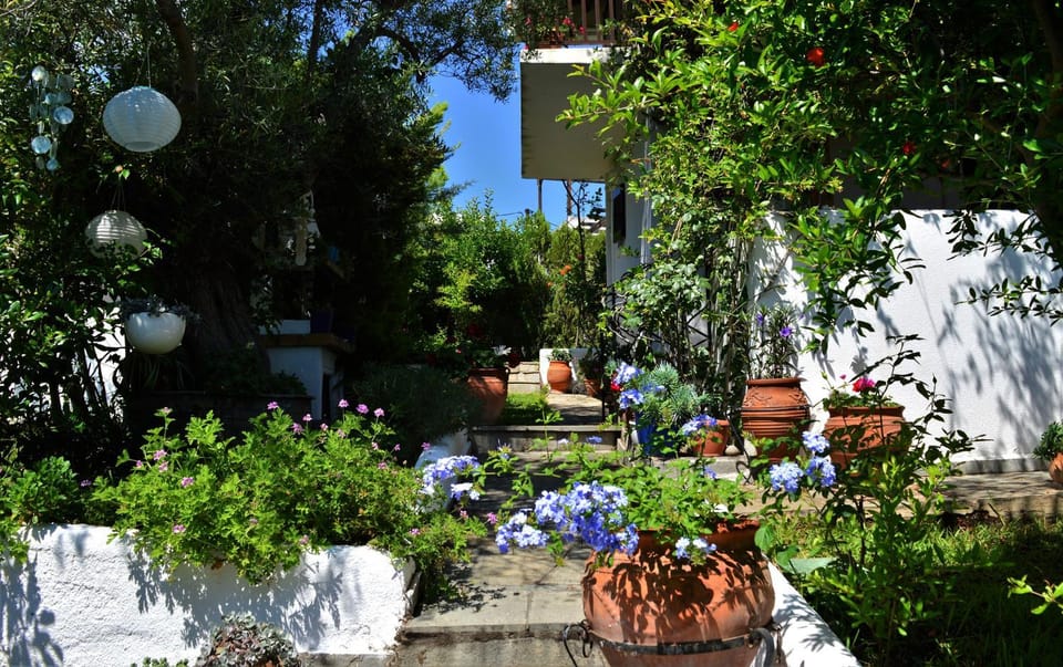 Facade/entrance, BBQ facilities, Garden, Balcony/Terrace, Garden view