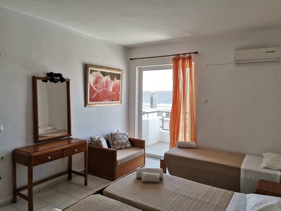 Bed, Balcony/Terrace, Photo of the whole room, Bedroom, air conditioner