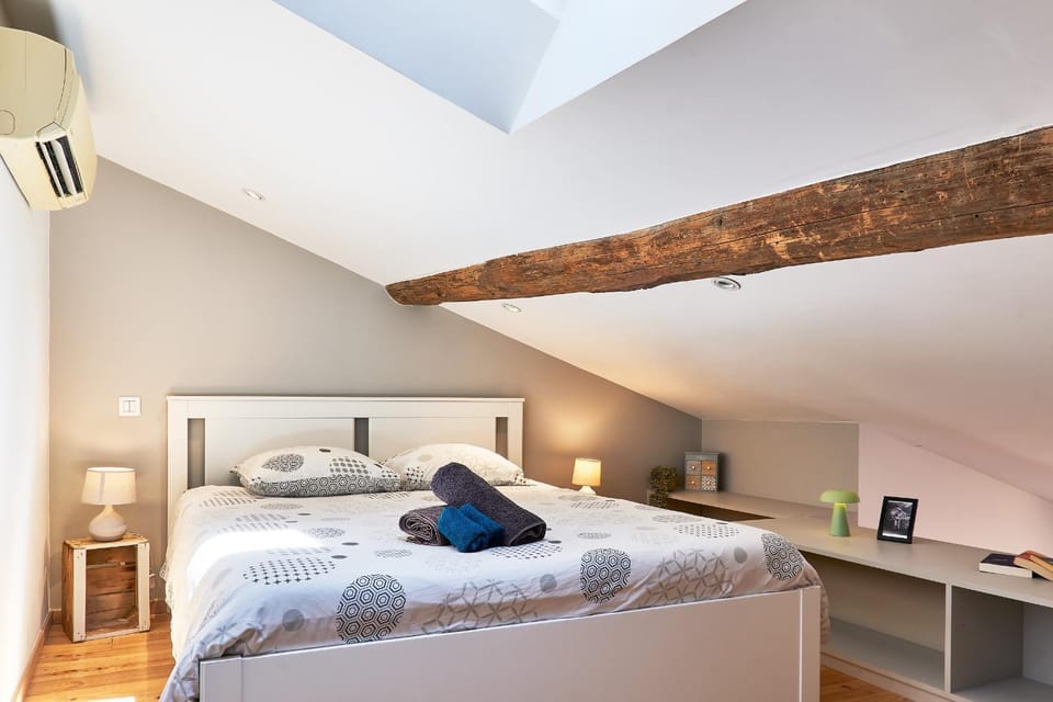 Très beau Duplex "Succès"- Coeur d'Arles- Clim-Linge fourni Apartment in Arles
