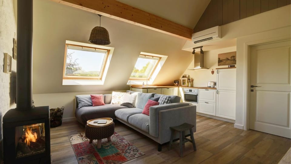 TV and multimedia, Kitchen or kitchenette, Living room, Seating area
