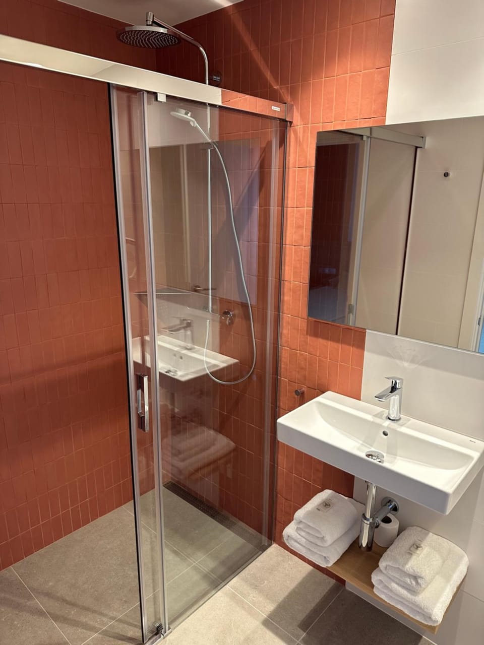 Shower, Bathroom, heating, towels