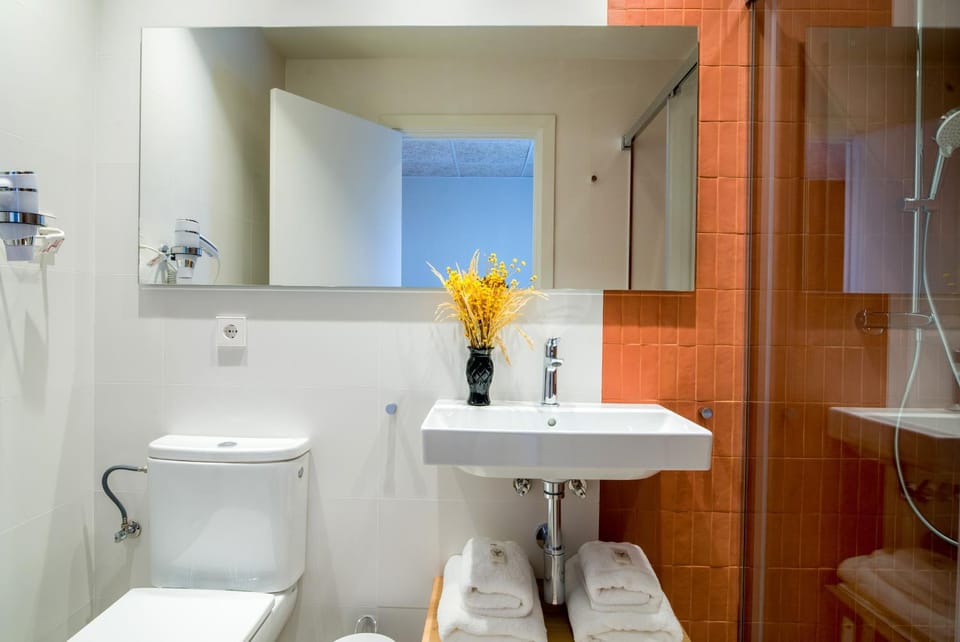 Shower, Bathroom, heating, towels