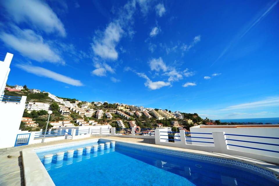 Nearby landmark, Natural landscape, City view, Landmark view, Mountain view, Sea view, Street view, Swimming pool