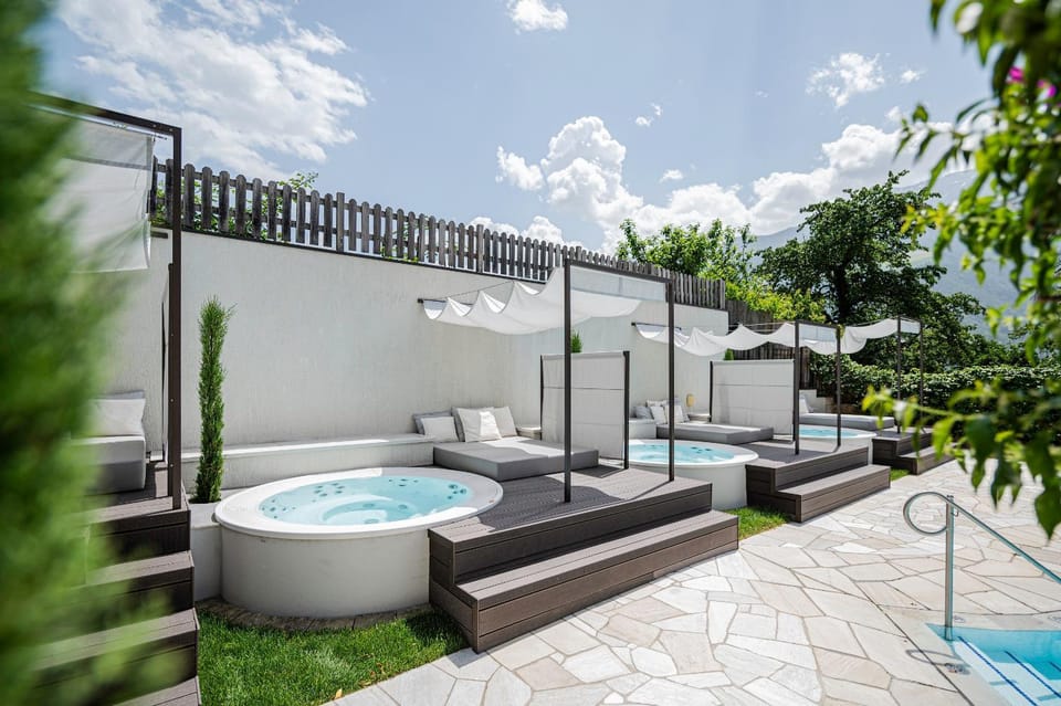 Garden, Hot Tub, Pool view, sunbed