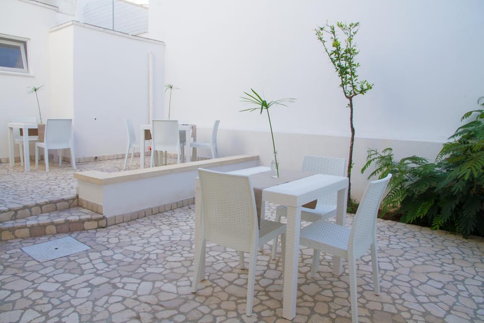 Garden, Seating area, Breakfast