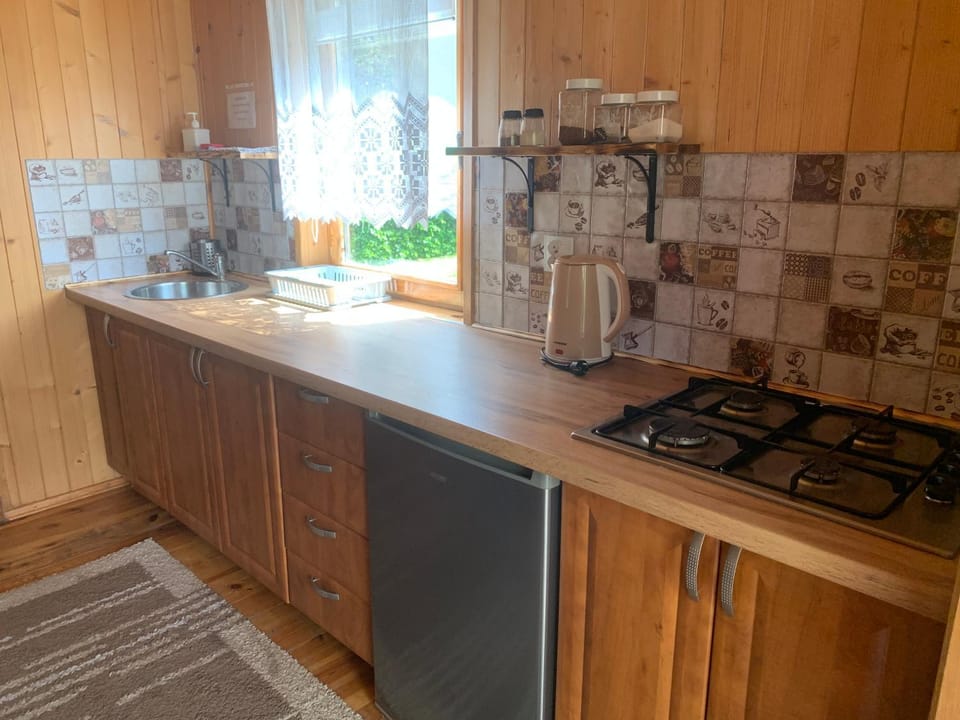 Kitchen or kitchenette, pet friendly, stove