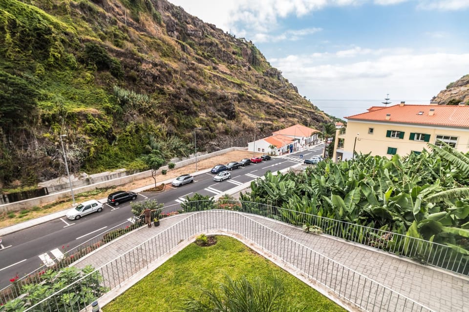 Pink House - Tabua (Ribeira Brava) House in Madeira District