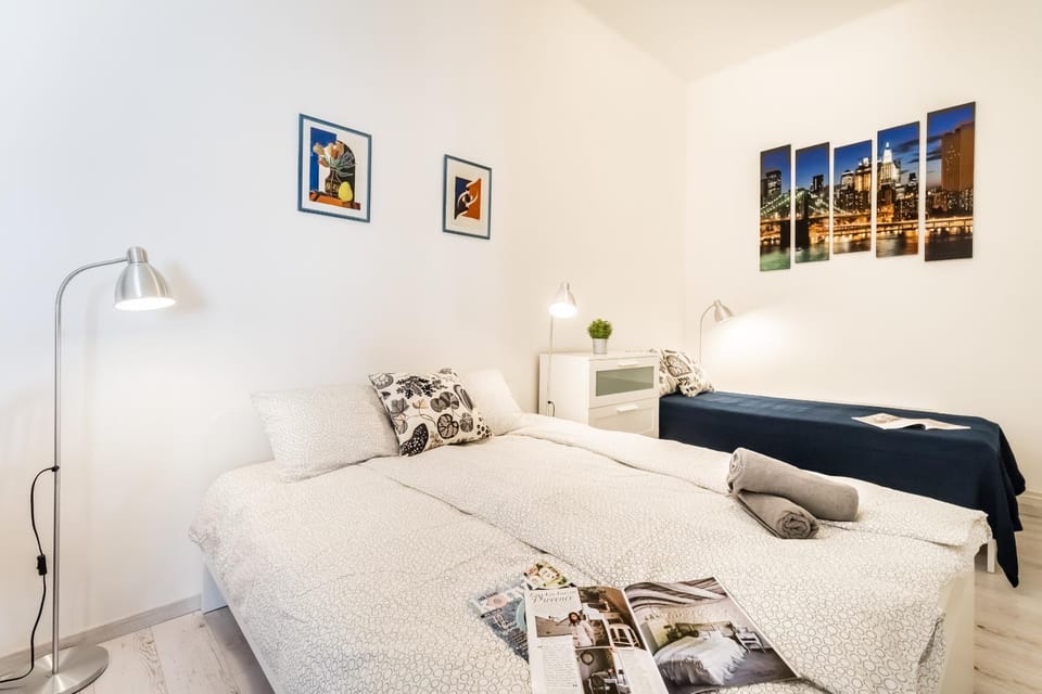 Photo of the whole room, Bedroom