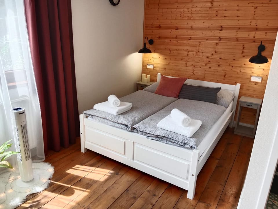 Bed, Photo of the whole room, Bedroom, Area and facilities
