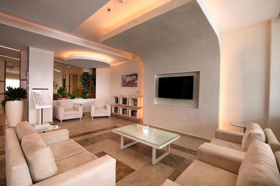 Communal lounge/ TV room, TV and multimedia, Seating area