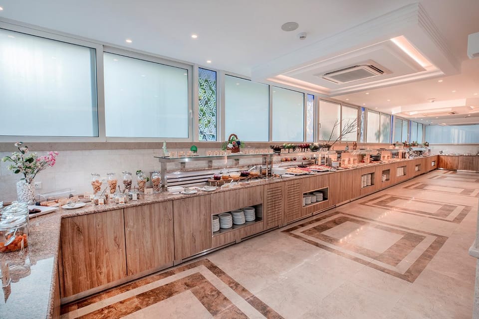 Restaurant/places to eat, Food, Buffet breakfast