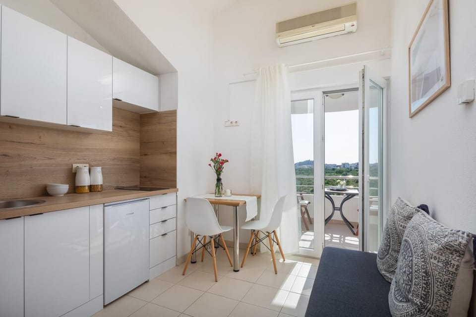 Kitchen or kitchenette, Living room, Dining area