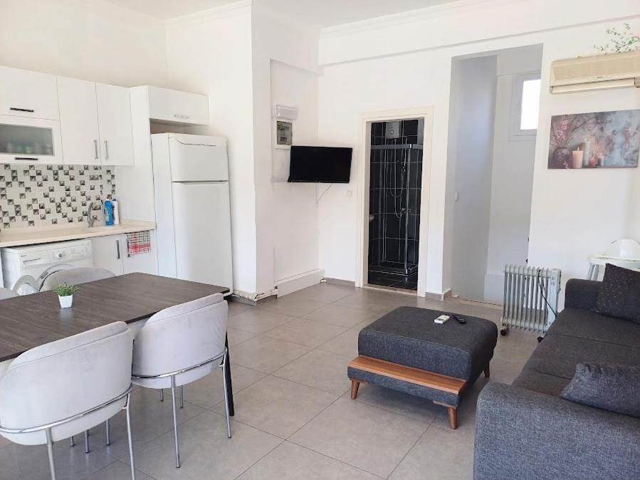 Kitchen or kitchenette, Living room, Dining area