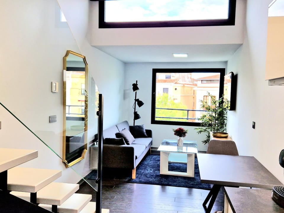 TV and multimedia, Balcony/Terrace, Living room, Seating area, Dining area
