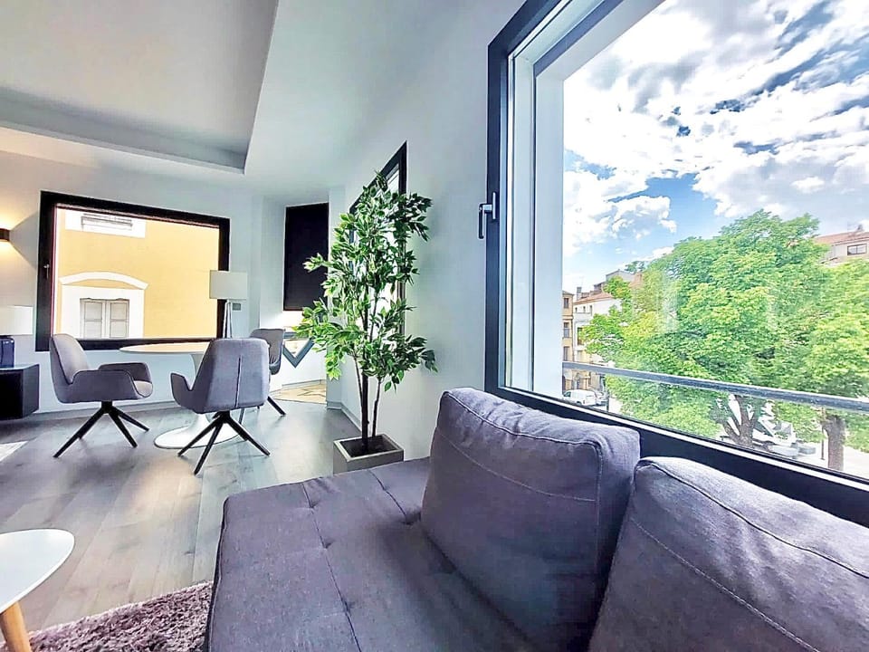 View (from property/room), Seating area, Dining area