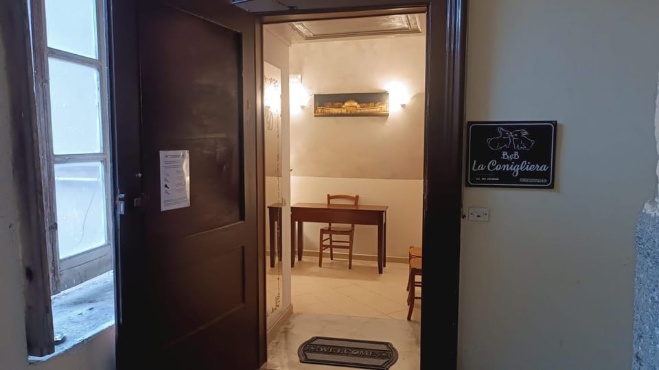 B&B LA CONIGLIERA Bed and Breakfast in Naples