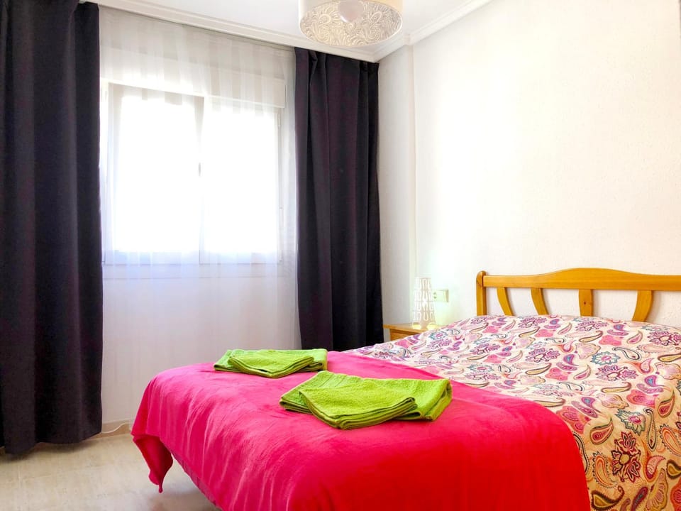 Day, Bedroom, On site, Street view, Quiet street view