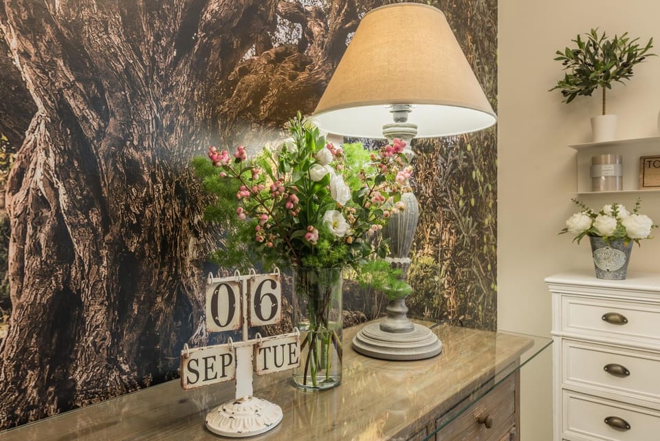 Day, Lobby or reception, Decorative detail, Floor plan