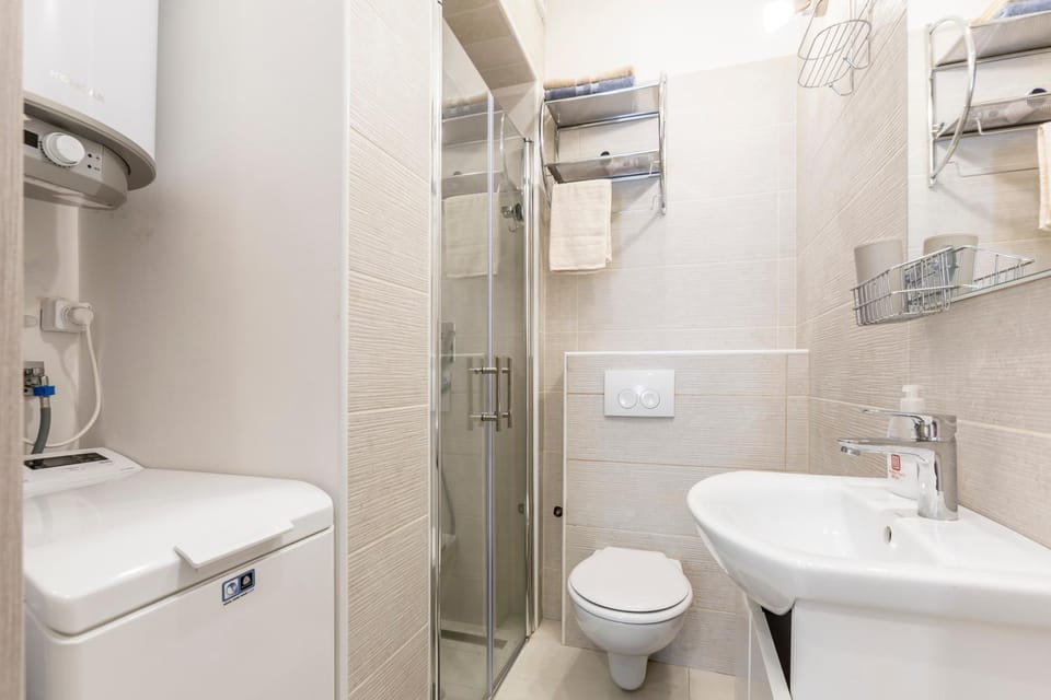 Shower, Toilet, Bathroom, On site