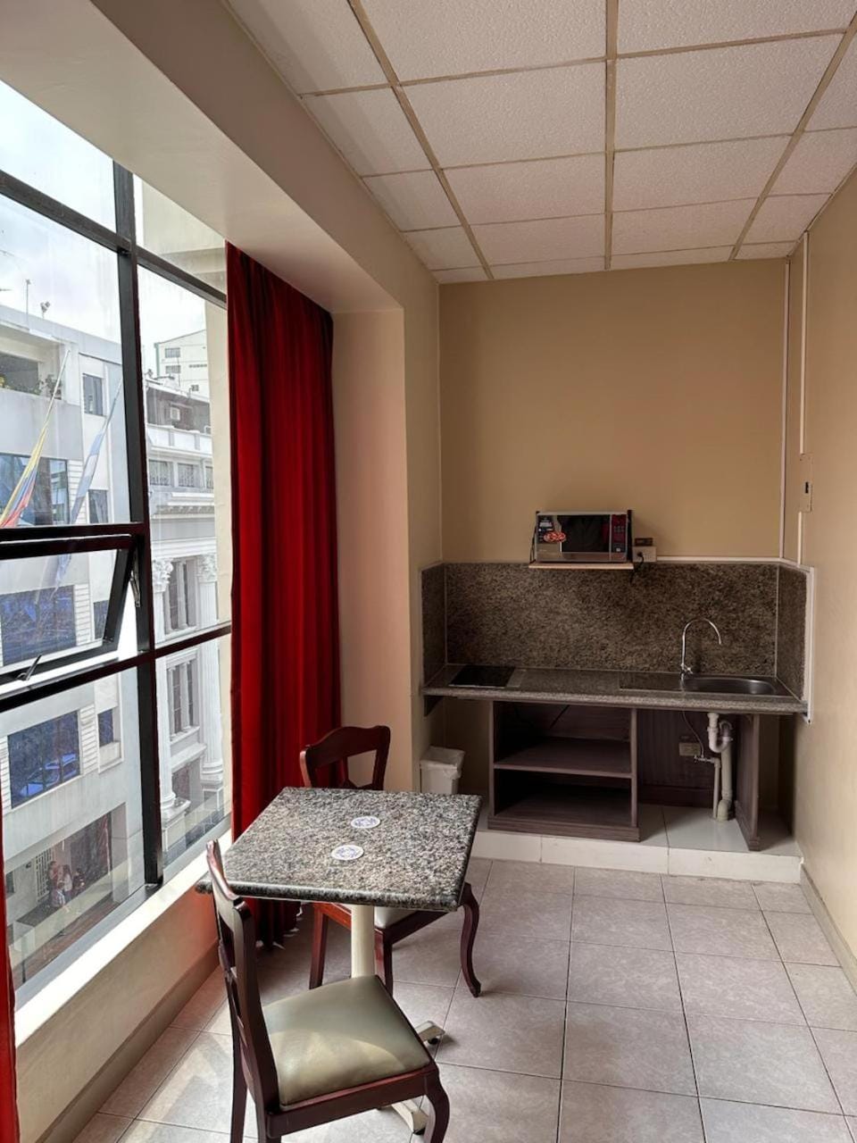 Restaurant/places to eat, TV and multimedia, Living room, Seating area, Dining area, Breakfast, ATM, microwave, minibar, kitchen, air conditioner