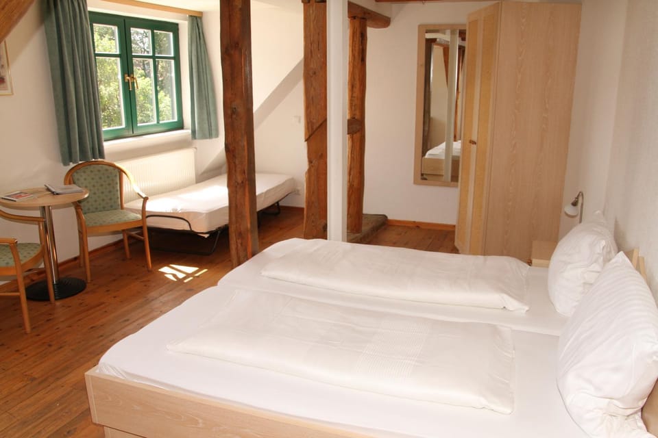 Landgasthof "Wirtshaus Zur Eibe" Hotel in Mecklenburgische Seenplatte