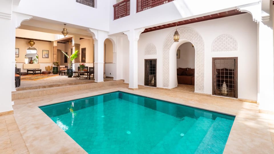 Patio, Pool view, Swimming pool, Swimming pool, sunbed