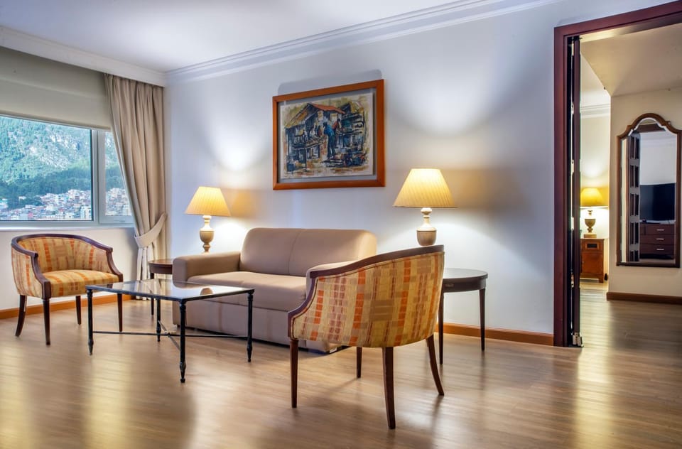 Living room, Photo of the whole room, Seating area, Bedroom