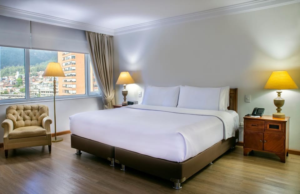 Bed, Photo of the whole room, Bedroom, City view