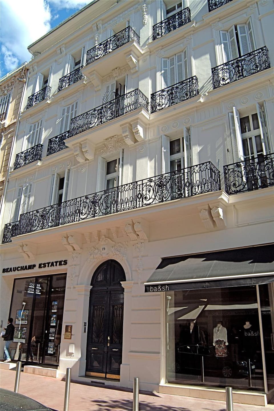 Facade/entrance