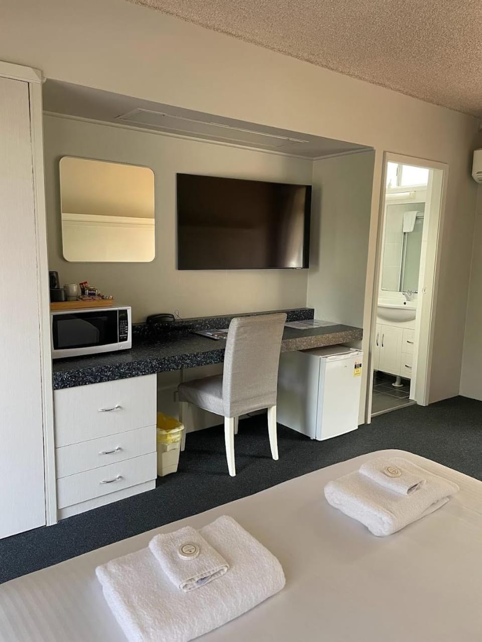 TV and multimedia, Coffee/tea facilities, microwave, towels