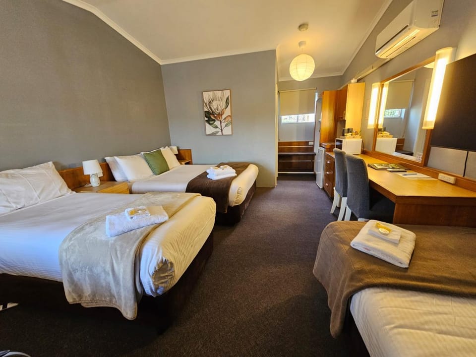Bed, Photo of the whole room, towels