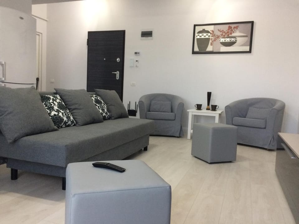 Communal lounge/ TV room, Living room, Seating area, Family