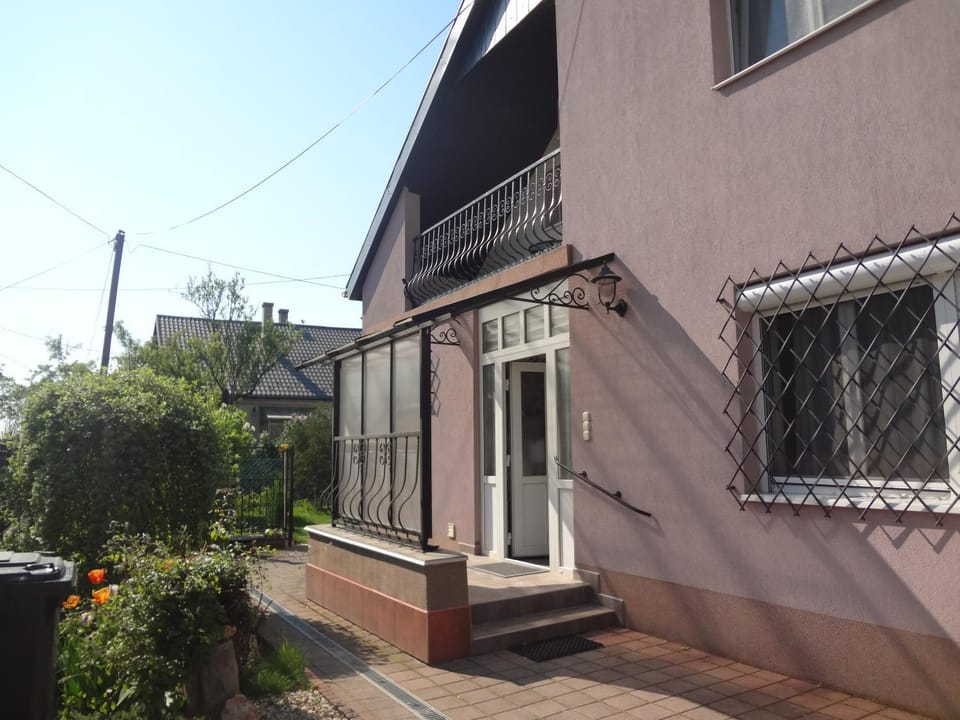 Property building, Staff, Neighbourhood