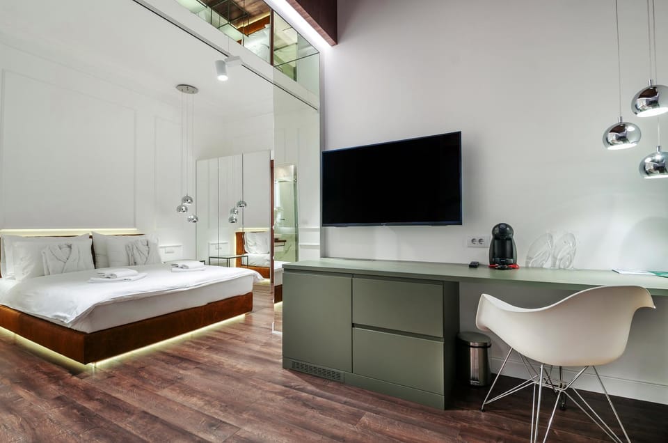 Bed, TV and multimedia, Coffee/tea facilities, Living room, Seating area, Bedroom