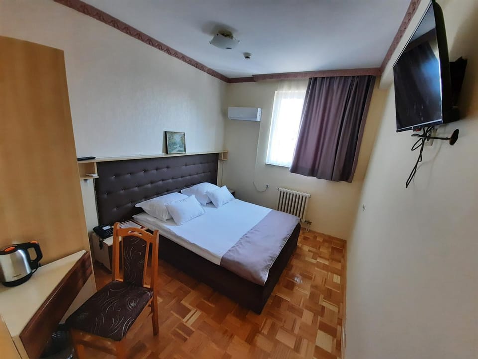 Hotel & Restaurant Great Wall - Airport Hotel in Sarajevo