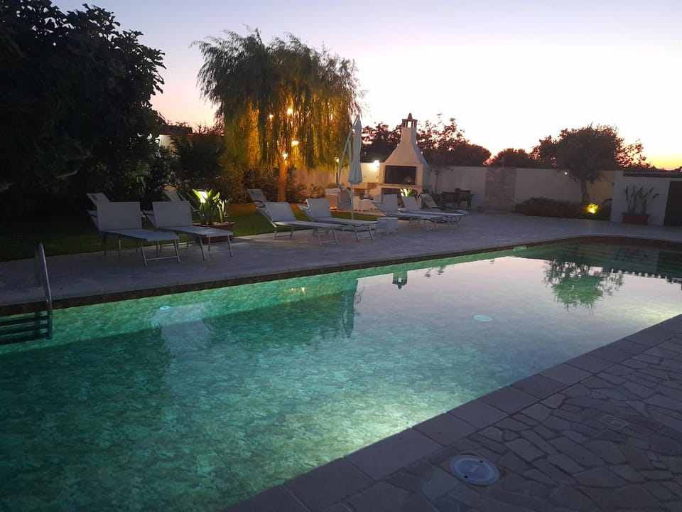 Pool view, Swimming pool, sunbed